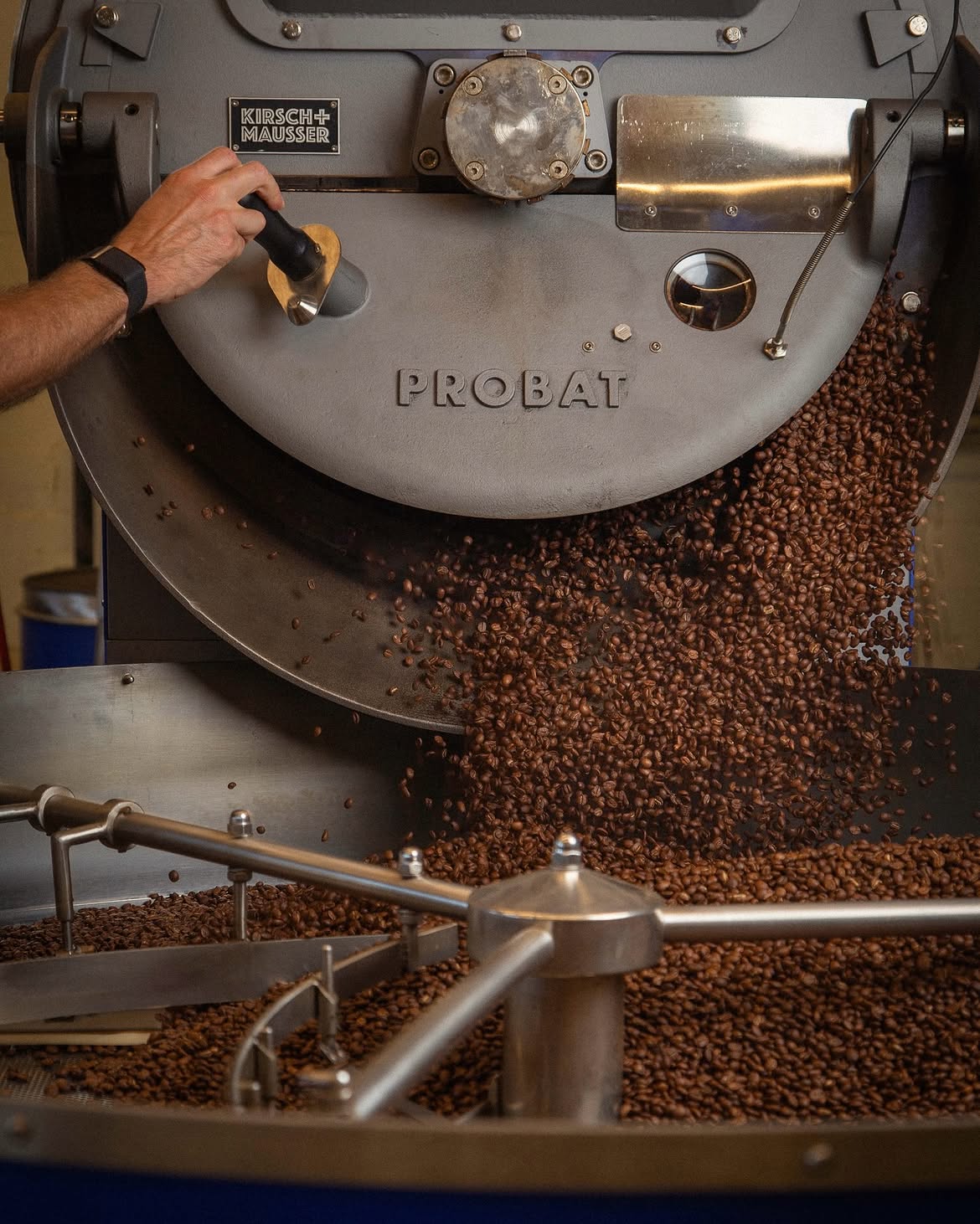 Roasted coffee cooling in a GGET coffee roaster